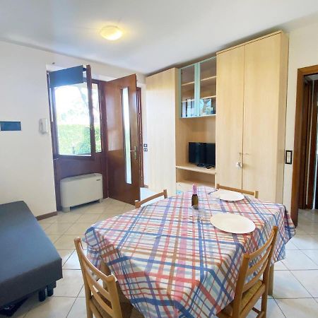 Apartment With Garden And Grill - Green Residence Sirmione Десенцано дел Гарда Екстериор снимка