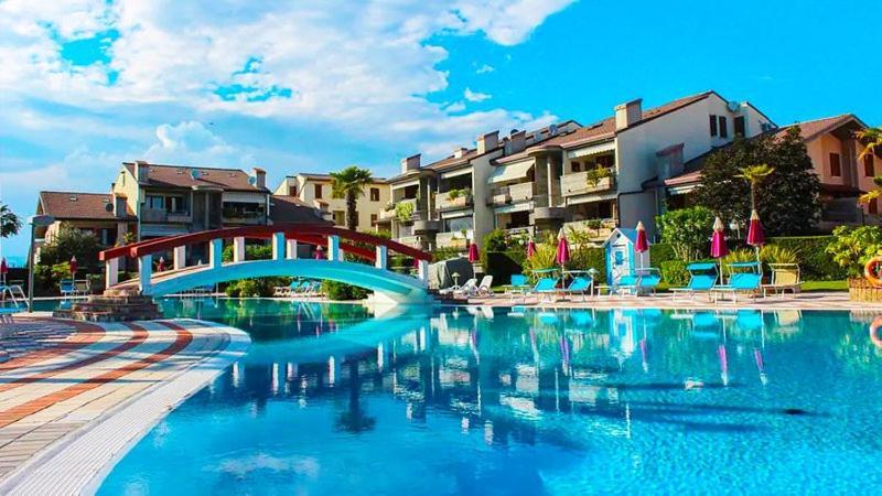 Apartment With Garden And Grill - Green Residence Sirmione Десенцано дел Гарда Екстериор снимка