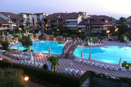Apartment With Garden And Grill - Green Residence Sirmione Десенцано дел Гарда Екстериор снимка