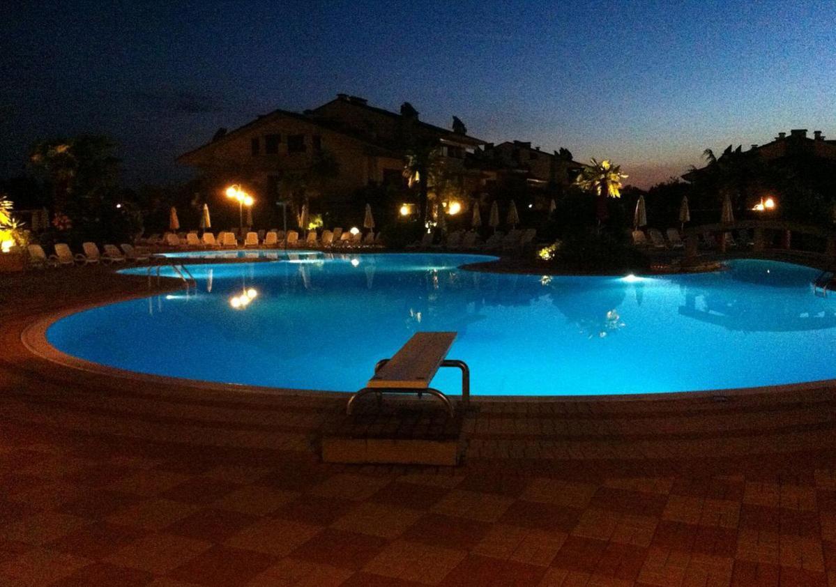 Apartment With Garden And Grill - Green Residence Sirmione Десенцано дел Гарда Екстериор снимка
