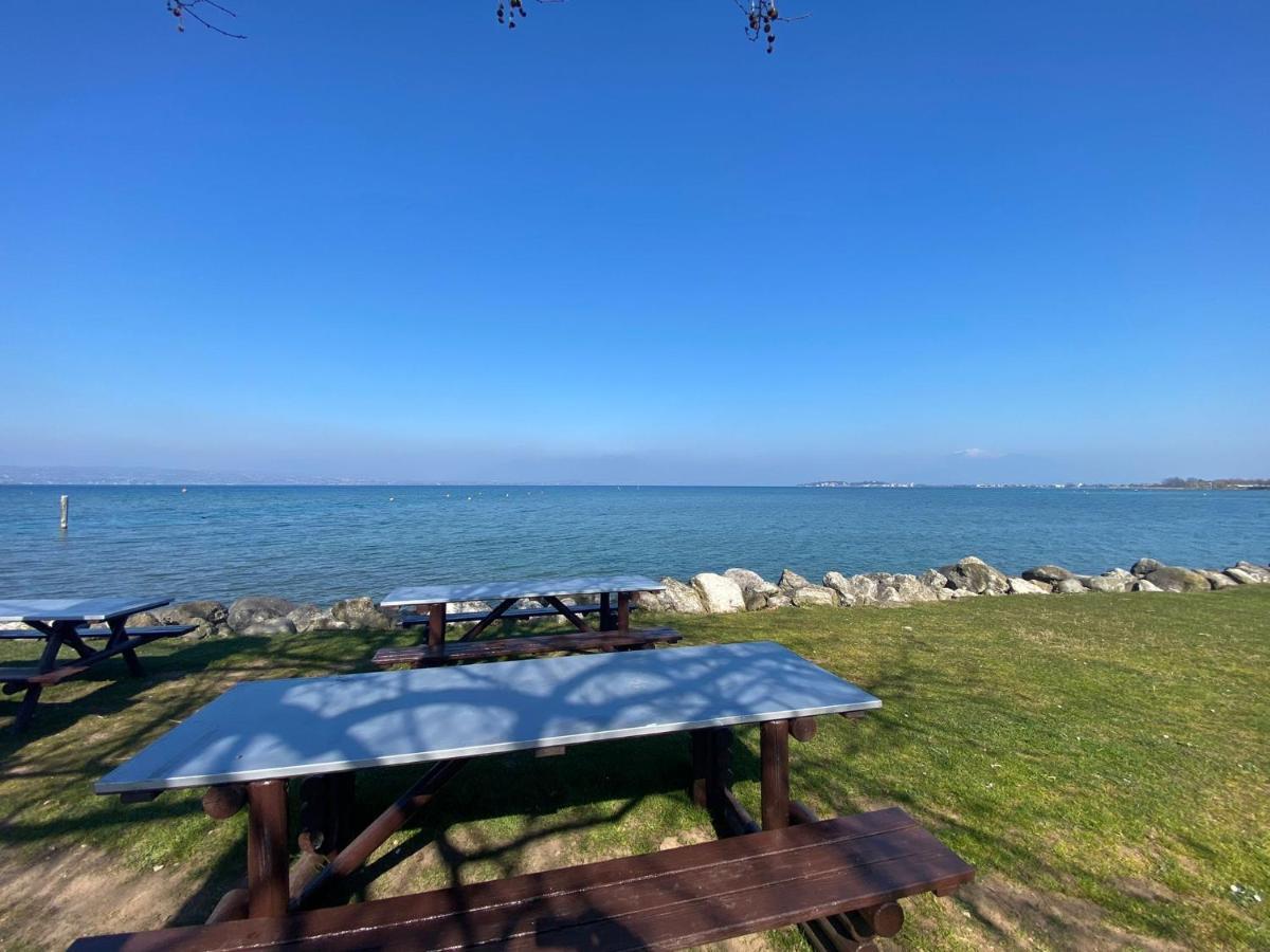 Apartment With Garden And Grill - Green Residence Sirmione Десенцано дел Гарда Екстериор снимка