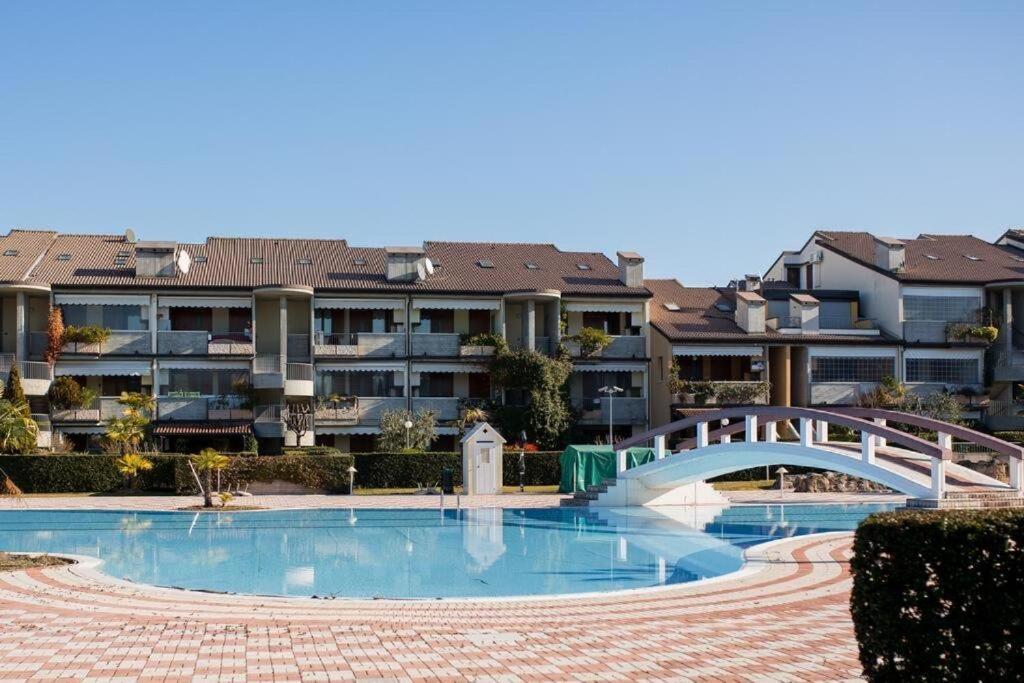 Apartment With Garden And Grill - Green Residence Sirmione Десенцано дел Гарда Екстериор снимка